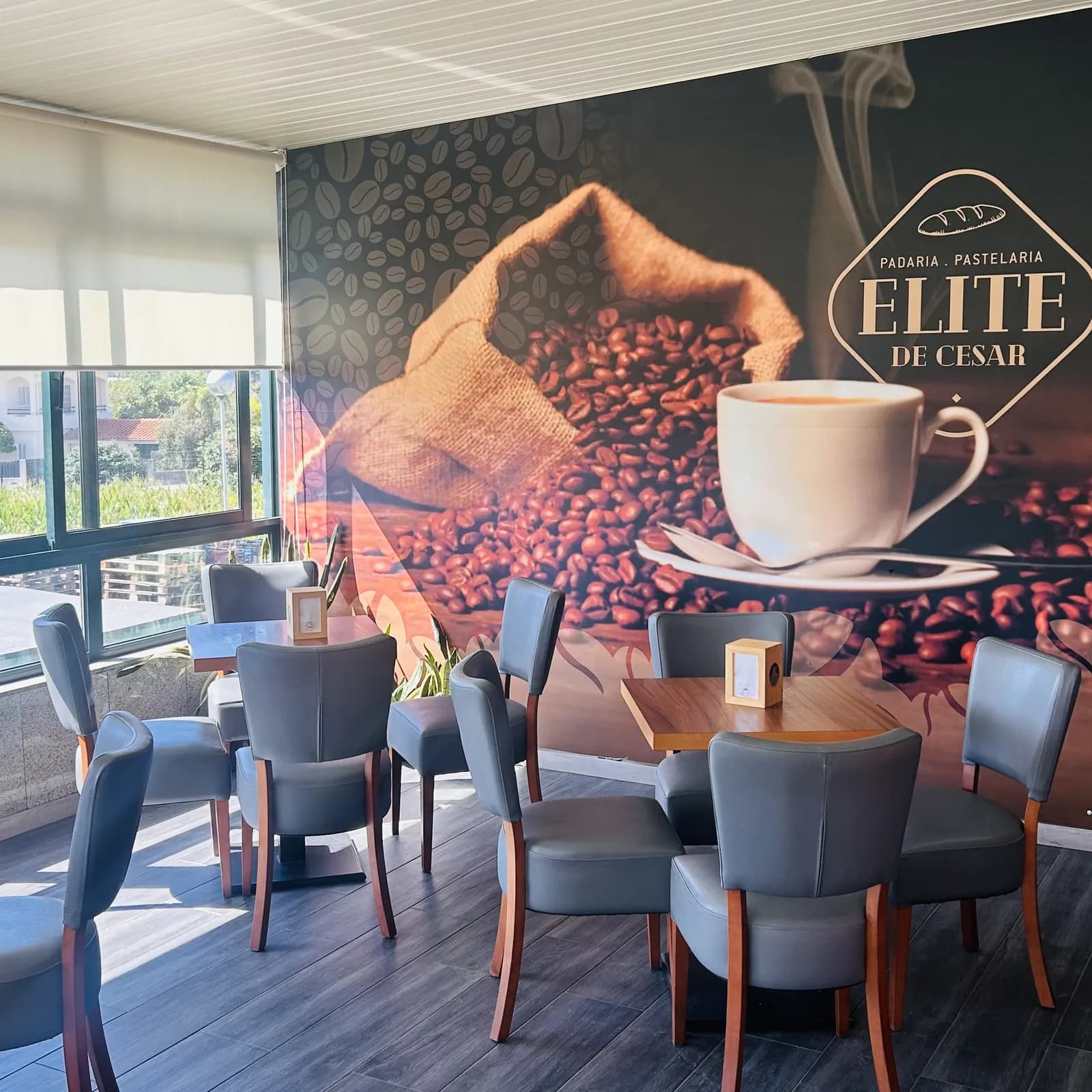 Elite de Cesar — interior