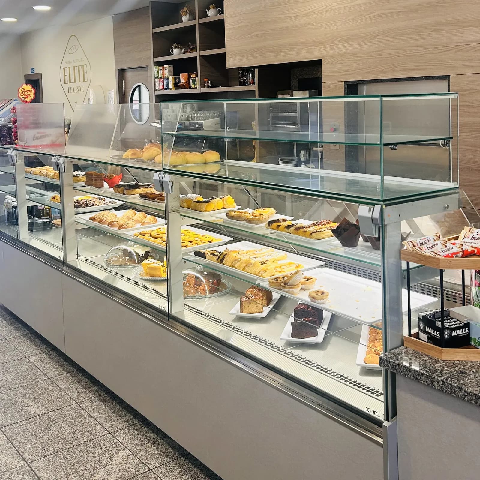 Elite de Cesar — interior