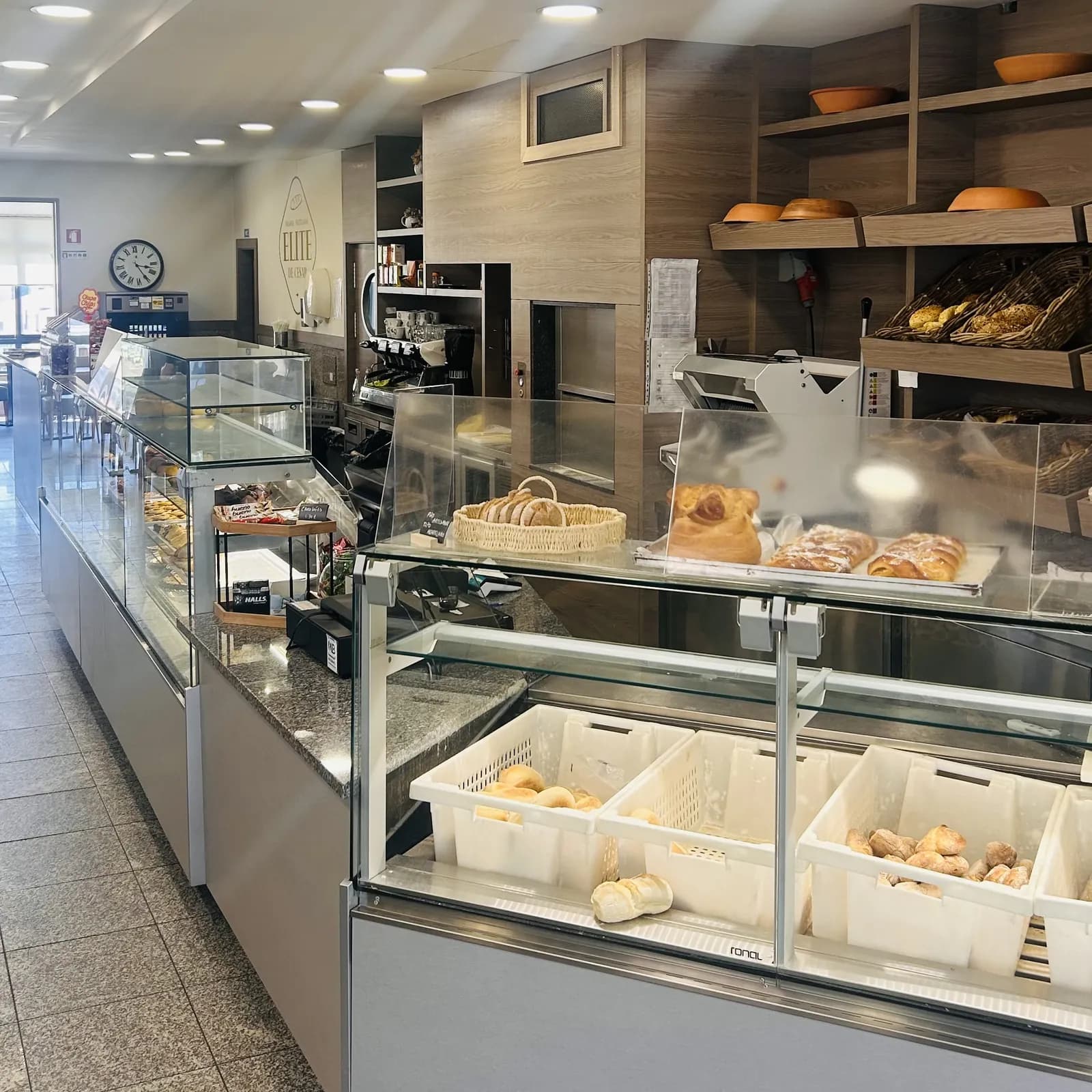 Elite de Cesar — interior